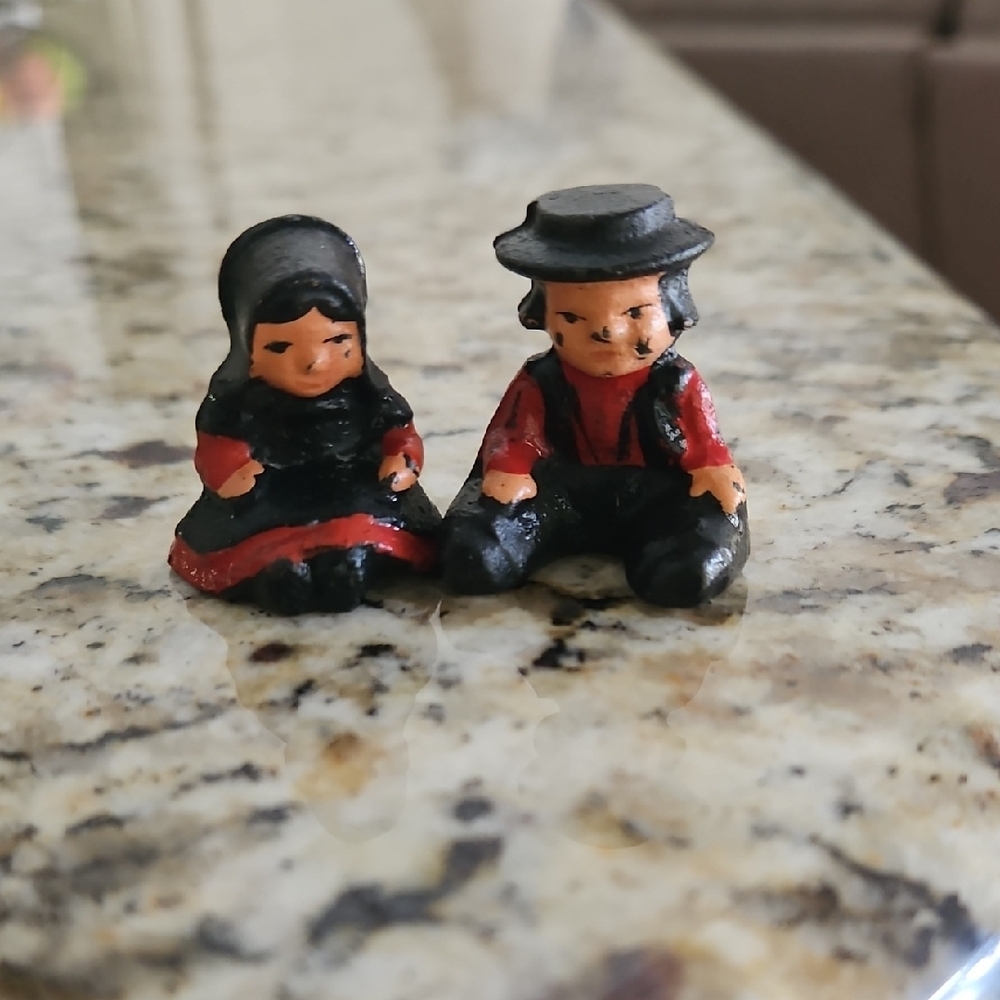 Mini Amish Cast Iron Boy And Girl